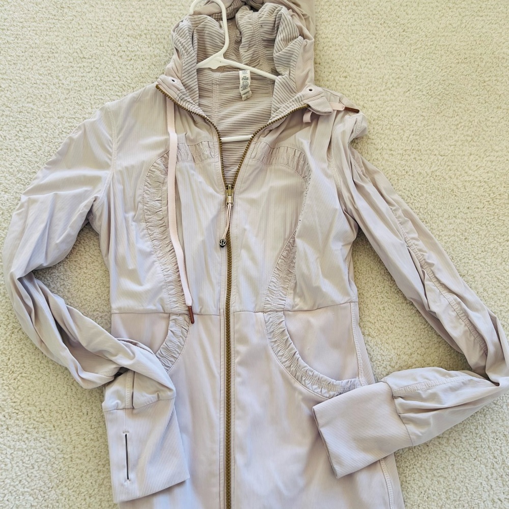 Women's pale pink
Lulu lemon hoodie